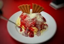 Ciasto z musem cytrynowym – orzeźwiające i lekkie