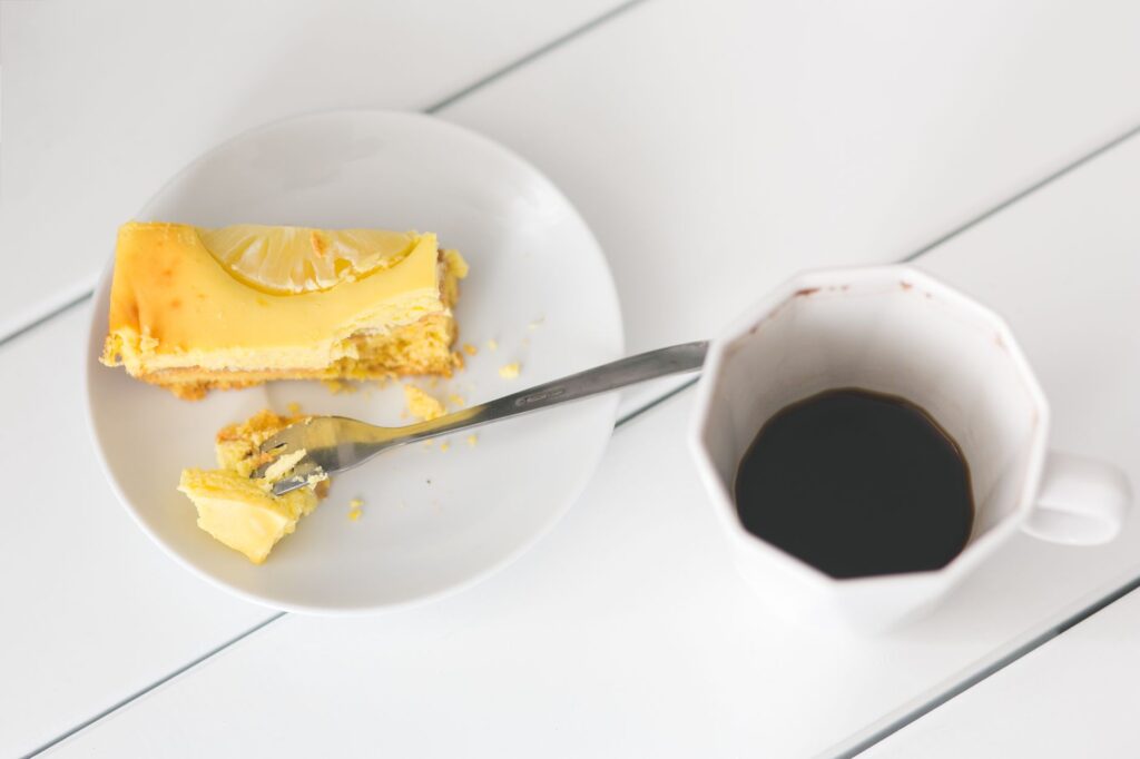 Cytrynowe ciasto z mąki migdałowej – bez glutenu i białego cukru
