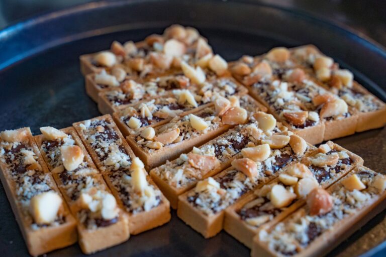 Nanaimo bars bez pieczenia: jak uzyskać trzy równe i stabilne warstwy